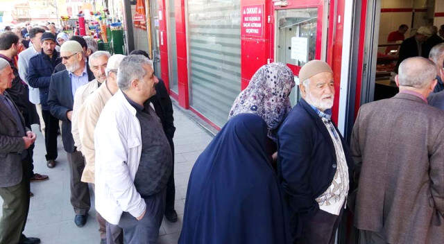 Ucuz Eti Duyan Koştu! Vatandaşlar Kuyrukta Bekledi