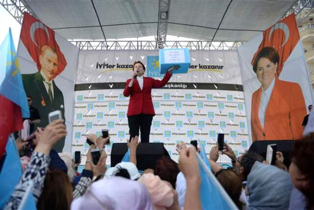 Akşener, Tarih Verip Suriyelileri Gönderme Vaadinde Bulundu
