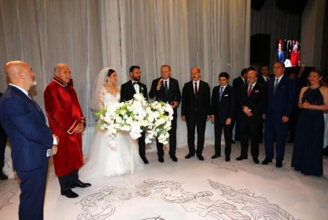 Erdoğan, Şarkıcı Alişan ve Buse Varol'un Nikah Şahidi Oldu