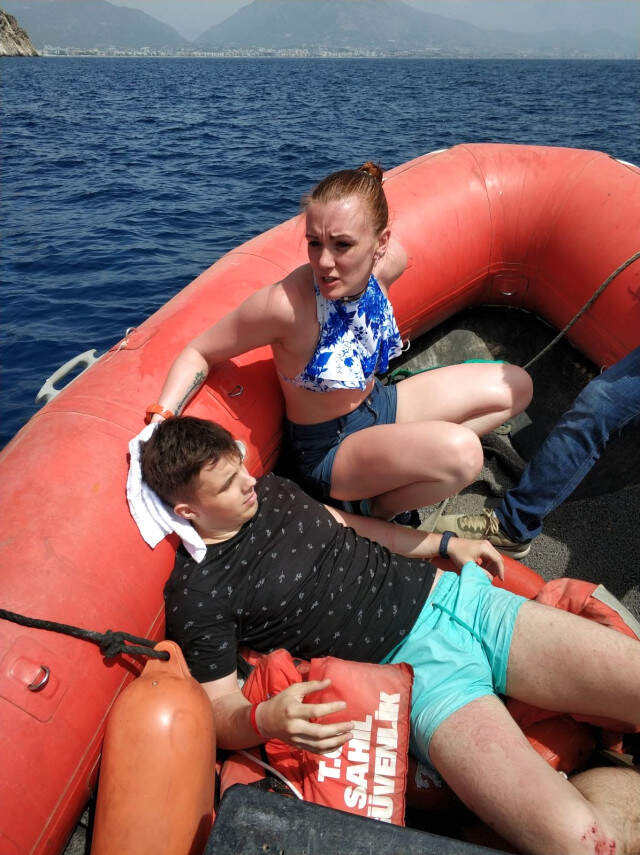 Kayalıklardan Düşen Rus Turist Sahil Güvenlik Tarafından Kurtarıldı Kayalıklardan Düşen Rus Turist Sahil Güvenlik Tarafından Kurtarıldı