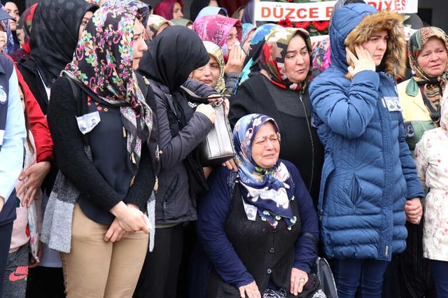 Şehit İtfaiyeciler Gözyaşları İçinde Son Yolculuklarına Uğurlandı