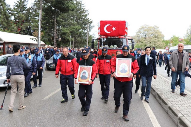 Şehit İtfaiyeciler Gözyaşları İçinde Son Yolculuklarına Uğurlandı