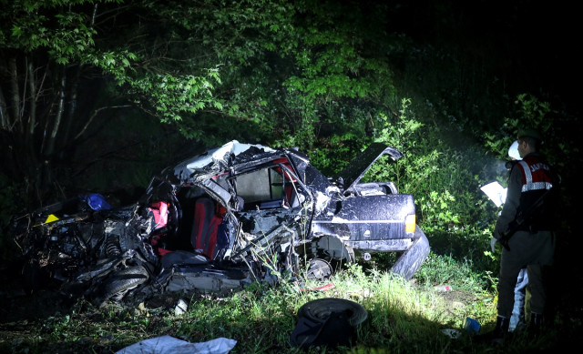 Bursa'da Korkunç Kaza! TIR'a Çarpan Otomobil Takla Atıp Devrildi: 3 Ölü, 3 Yaralı