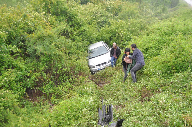 Yağmur Nedeniyle Aynı Yolda 2 Saat İçinde 11 Araç Kaza Yaptı