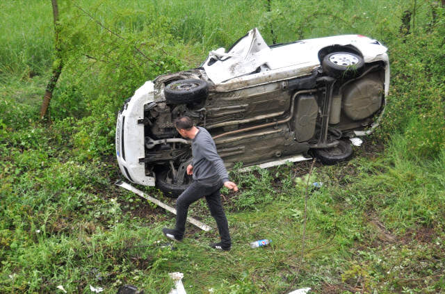 Yağmur Nedeniyle Aynı Yolda 2 Saat İçinde 11 Araç Kaza Yaptı