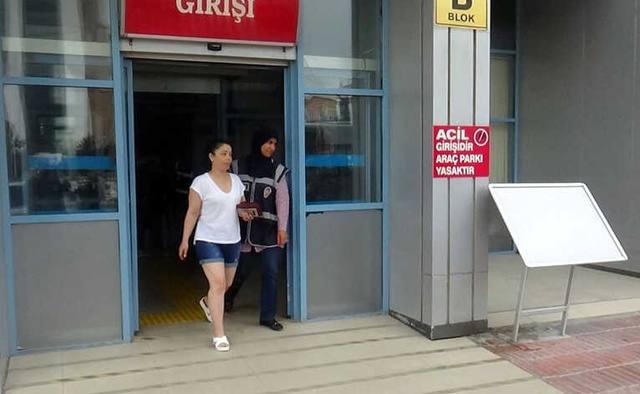 Fuhuş Operasyonu! Masaj Salonunda Uygunsuz Halde Basıldılar