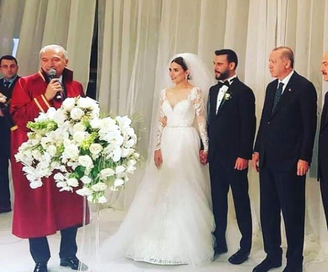 Erdoğan, Şarkıcı Alişan ve Buse Varol'un Nikah Şahidi Oldu