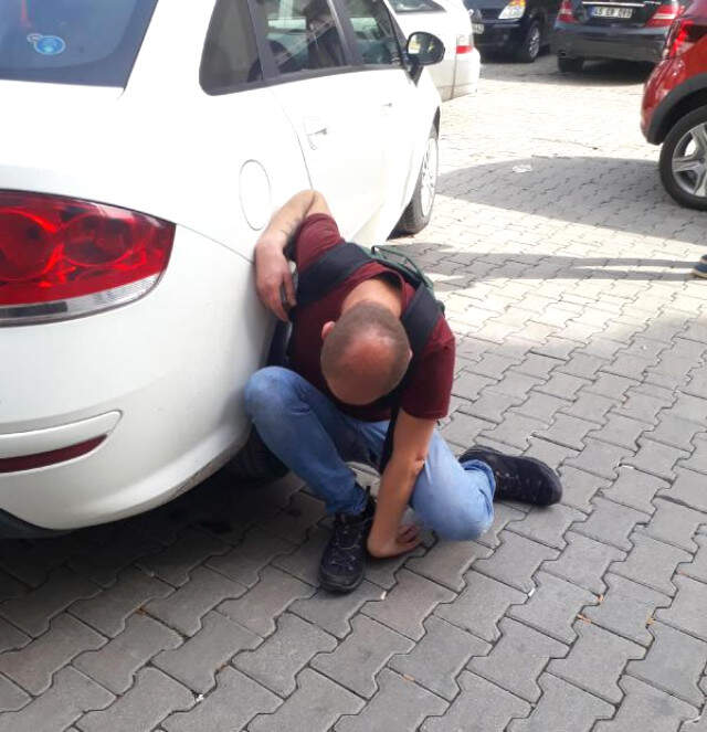 İzmir'de Bir Genç Kullandığı Maddeyle Zombi Gibi Sokaklarda Dolaştı