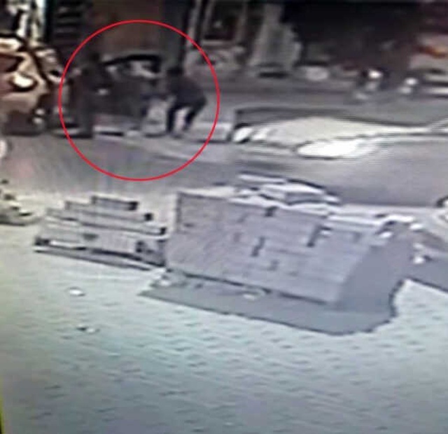 Taksim'in Göbeğinde Turiste Kapkaç Şoku! Olay Anı Kamerada
