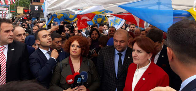 Akşener, Partisinin Saldırıya Uğrayan Standını Ziyaret Etti