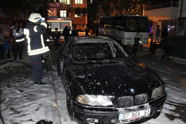 Anahtarı İsteyen Kardeşine Kızdı, Lüks Arabayı Benzin Döküp Yaktı