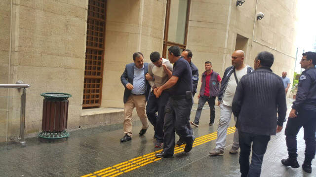 14 Yaşındaki Kızı Taciz Eden Zanlı Kaçmaya Çalışırken Yaka Paça Yakalandı