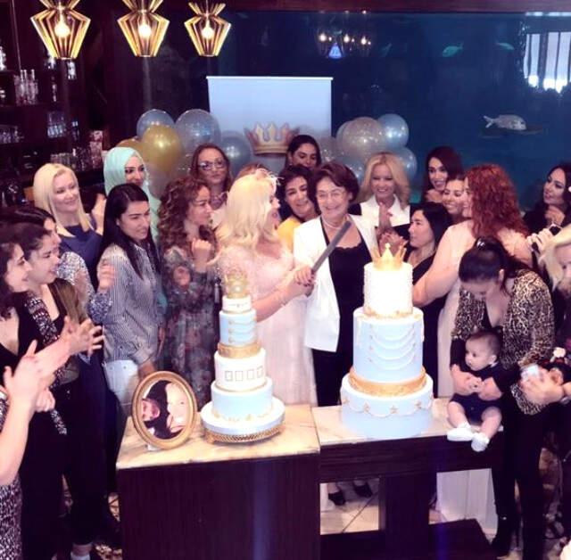 Sırra Kadem Basan Zuhal Topal, Zahide Yetiş'in Baby Shower'ında Ortaya Çıktı