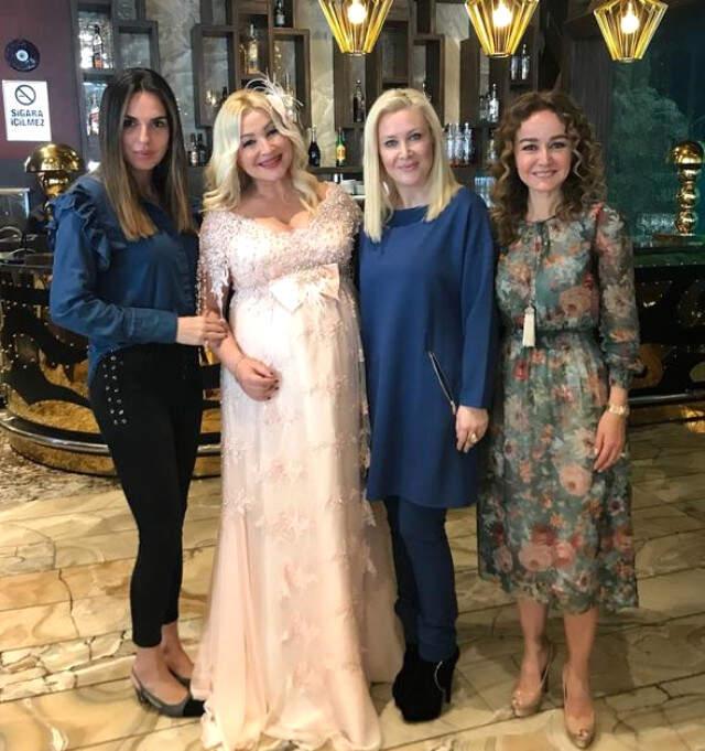 Sırra Kadem Basan Zuhal Topal, Zahide Yetiş'in Baby Shower'ında Ortaya Çıktı