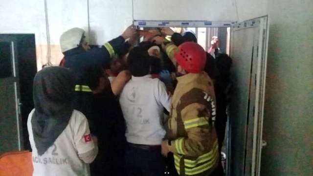 Beyoğlu'nda Asansör İkinci Kattan Yere Çakıldı: 1 Kadın Yaralandı