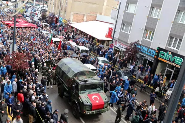 Sivas Halkı Yağmura Aldırmadı, Şehidini Hep Birlikte Uğurladı