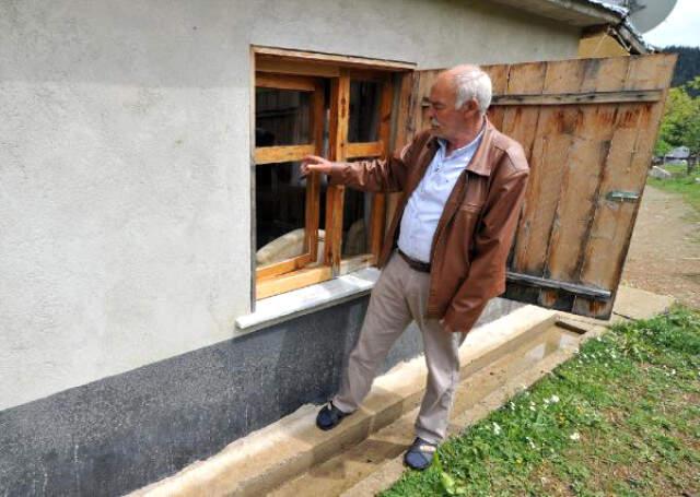 Teröristler Pencere ve Kapıları Kırarak Girdikleri Yayla Evlerinden Erzak Çaldı