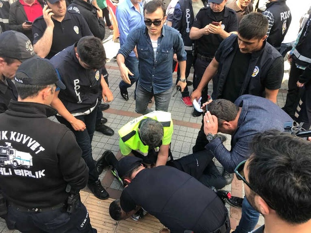 Muharrem İnce'nin Mitingine Erdoğan Afişleriyle Geldiler! İki Grup Birbirine Girdi
