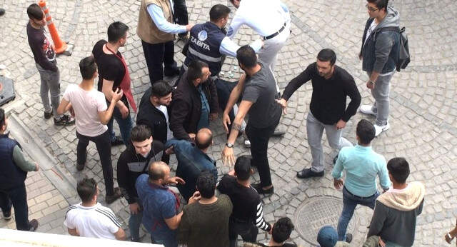 Dilenciyi 'Vurun' Deyip Kalabalıkla Birlikte Linç Eden Zabıta Açığa Alındı! Dilenciyi