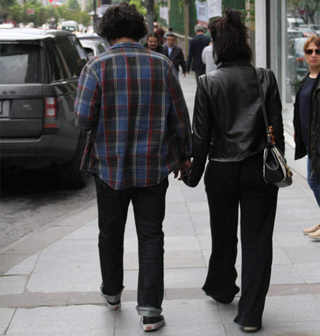 Makyajsız Görüntülenen Tuba Büyüküstün'ün Eski Halinden Eser Yok