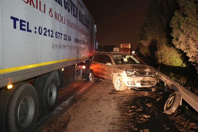 TEM'de Yol Kenarında Lastik Değiştiren Cipe TIR Çarptı: 1 Ölü, 1 Yaralı