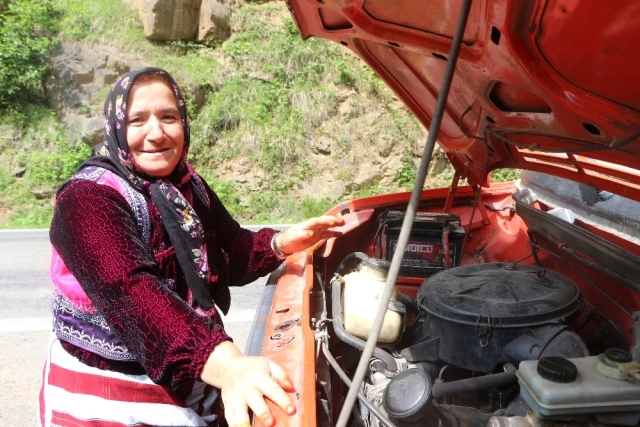 Trabzon'un Şoför Ablası Eşinden Kalan Minibüsle 18 Yıldır Dolmuşçuluk Yapıyor
