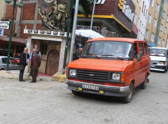 Trabzon'un Şoför Ablası Eşinden Kalan Minibüsle 18 Yıldır Dolmuşçuluk Yapıyor