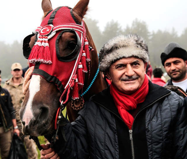 Başbakan Yıldırım Memleketinde Gençlik Festivaline Katılıp Stres Attı Başbakan Yıldırım Memleketinde Gençlik Festivaline Katılıp Stres Attı