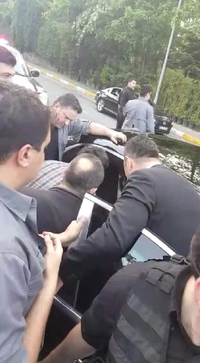 Görüntülü) Cumhurbaşkanı Erdoğan, Taksi Şoförlerini Dinledi (Ek) Görüntülü) Cumhurbaşkanı Erdoğan, Taksi Şoförlerini Dinledi (Ek)