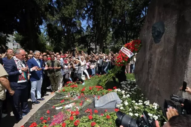 Muharrem İnce, Anneler Günü'nde Zübeyde Hanım'ı Kabrinde Ziyaret Etti