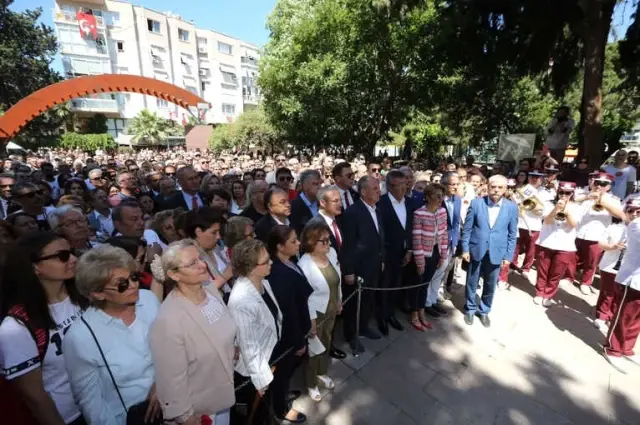 Muharrem İnce, Anneler Günü'nde Zübeyde Hanım'ı Kabrinde Ziyaret Etti