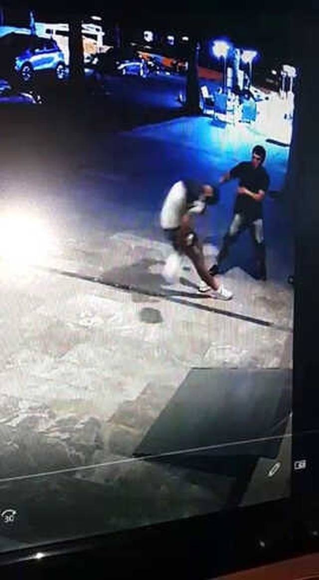 Muğla'da İngilizlerin Kavgası Kamerada! Arkadaşını Tek Yumrukla Yoğun Bakıma Soktu
