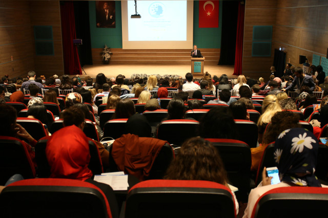Biruni Üniversitesi Otizm Sempozyumu düzenledi