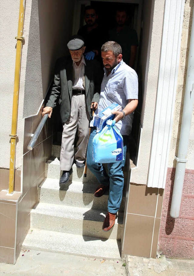 81 Yaşındaki Yaşlı Adam, Eşini Başına Keserle Vurarak Öldürdü!