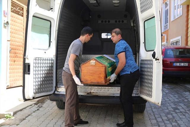 81 Yaşındaki Yaşlı Adam, Eşini Başına Keserle Vurarak Öldürdü!