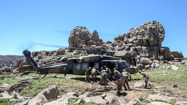 Mehmetçik, İlk İftarını 2 Bin 400 Rakımlı Üs Bölgesinde Eller Tetikte Yaptı