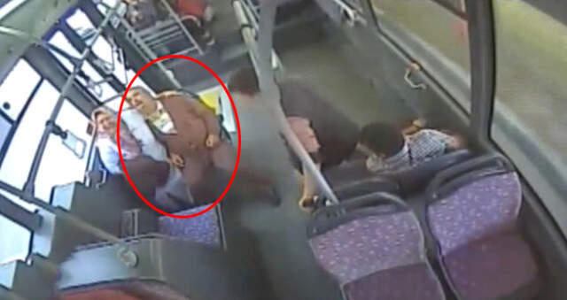 Otobüste Böyle Kalp Krizi Geçirdi, Şoför Direksiyonu Hastaneye Kırdı Yaşlı Adam, Otobüste Kalp Krizi Geçirince Şoför, Yolcularla Birlikte Hastaneye Götürdü