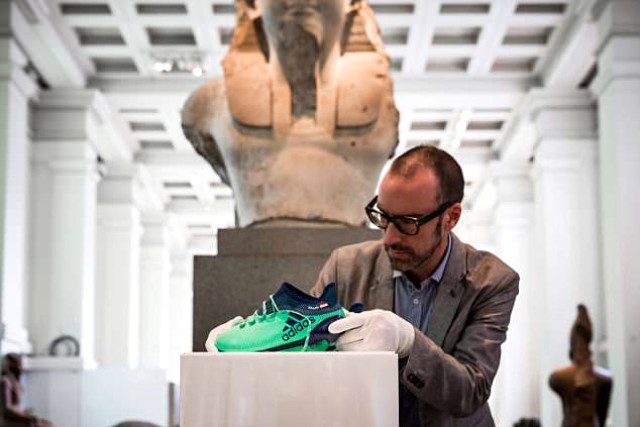 İngiltere'de Yılın Futbolcusu Seçilen Muhammed Salah'ın Ayakkabıları Müzede Sergilenecek