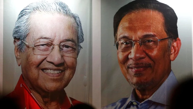 Malezya Polisi, Eski Başbakan Najib Razak'ın Evini Aradı