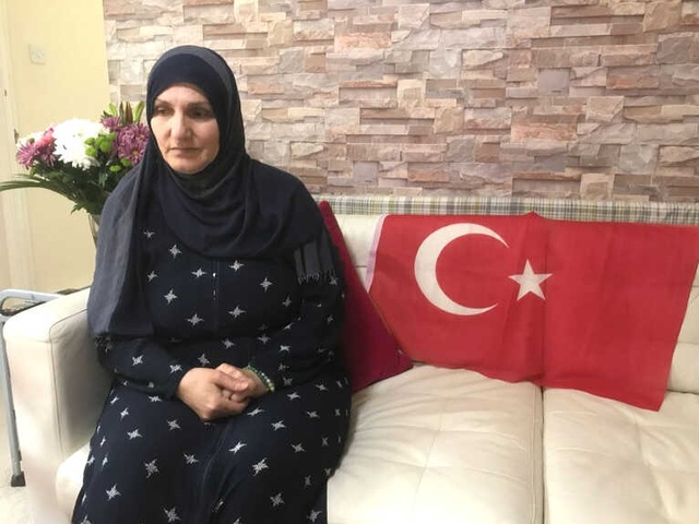  <a class='keyword-sd' href='/londra/' title='Londra'>Londra</a>'da Türk Bayrağını PKK'lılara Vermeyen Kahraman Kadın: Namusuma Sahip Çıktım