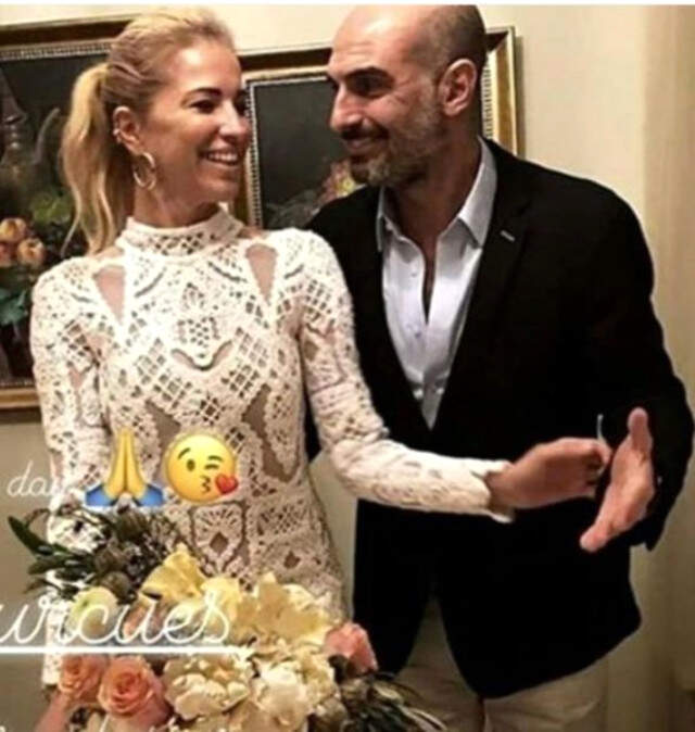 Geçtiğimiz hafta dünyaevine giren Burcu Esmersoy'un Nikah Töreninden yeni görüntüler Geçtiğimiz Hafta Dünyaevine Giren Burcu Esmersoy'un Nikah Töreninden Yeni Görüntüler