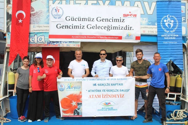 30 Genç Su Altına Atatürk İçin Daldı, Türk Bayrağı Açtı!