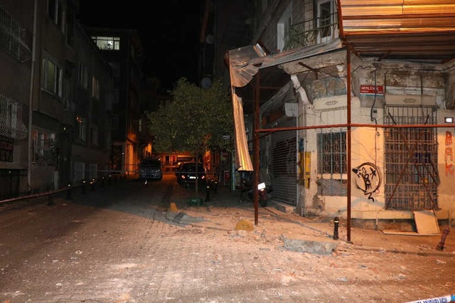 Kadıköy'de Panik! Dizi ve Filmlerin Çekildiği Sokaktaki Tarihi Bina Çöktü