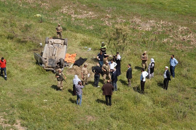 Taziye Dönüşü Otomobil Şarampole Yuvarlandı: 2 Ölü, 3 Yaralı