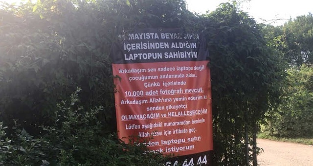 Çalınan Bilgisayarını Pankartla Arıyor: Allah Rızası İçin Beni Ara