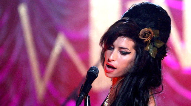 Nez, Amy Winehouse Şarkısını Okumak İçin Bağış Yaparak Stüdyoya Girdi