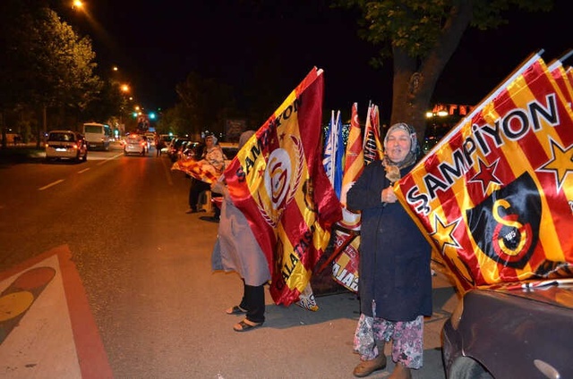 Galatasaray'ın Şampiyonluğuna En Çok Seyyar Satıcılar Sevindi