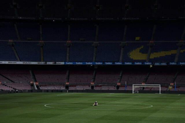 Barcelona'ya Veda Eden Iniesta, Camp Nou'dan Ayrılamadı