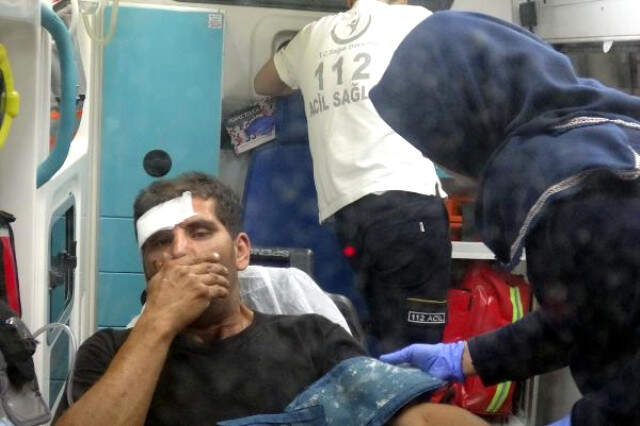 Hırsız, Sahura Kalkan Ev Sahibini Bıçaklayıp Kaçtı