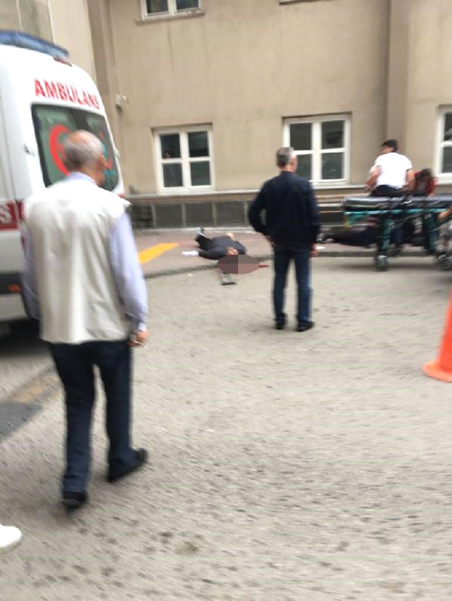 Ümraniye Eğitim Araştırma Hastanesi Acil Servisi Önünde Silahlı Saldırı: Karı-Kocayı Öldürüp Kaçtı